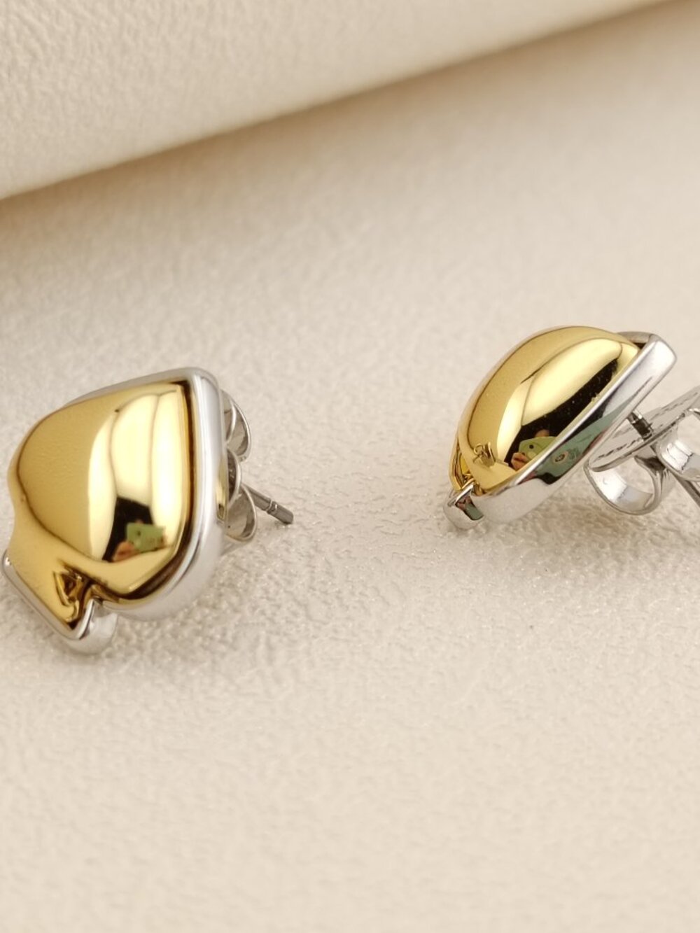 Kate Spade stud earrings - Picture 3 of 5